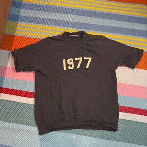 Essentials Fear Of God Iron Black 1977 Raglan SS Sweatshirt Men Size Small
